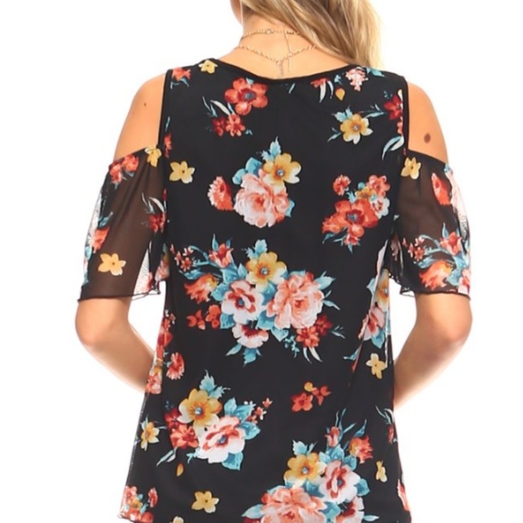 Women's Cold Shoulder Top with Necklace - Picture 3 of 7